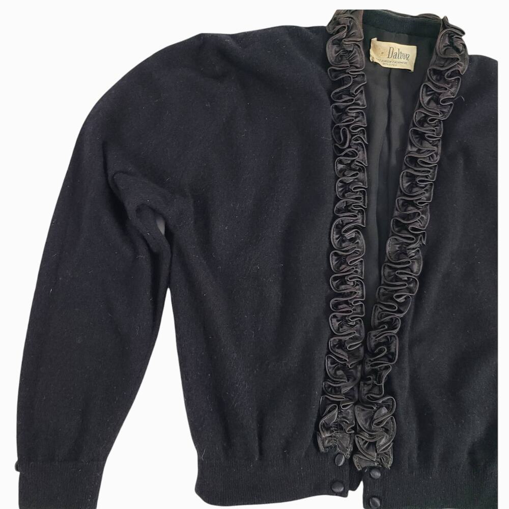 Dalton Cashmere Cardigan Vintage 50s Pinup Scroll Ruffle Trim Cinch Waist Black - Picture 13 of 16